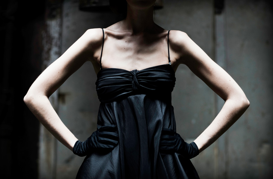 Czarna sukienka w stylu vintage