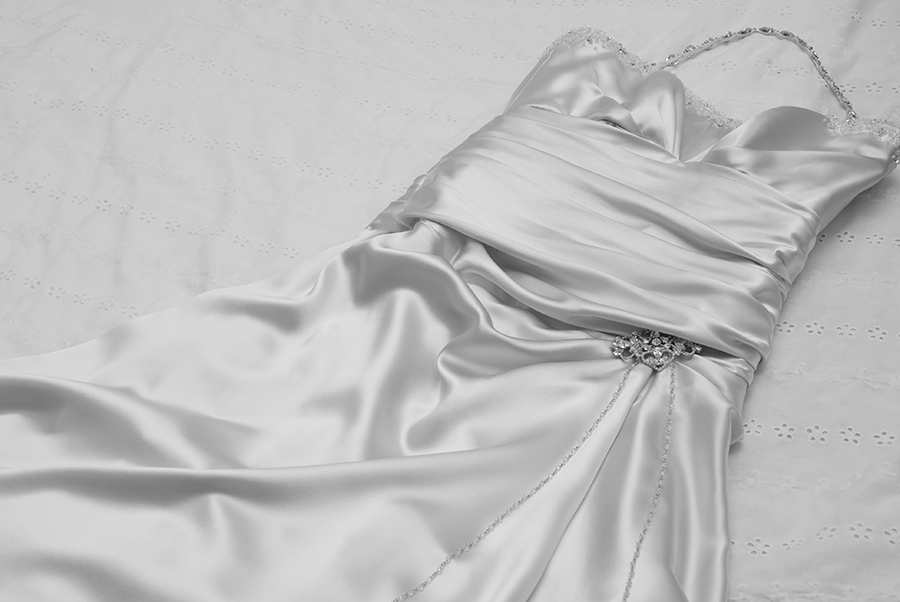 Sukienka z satyny na wesele
