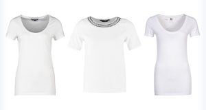 Trzy damskie białe koszulki